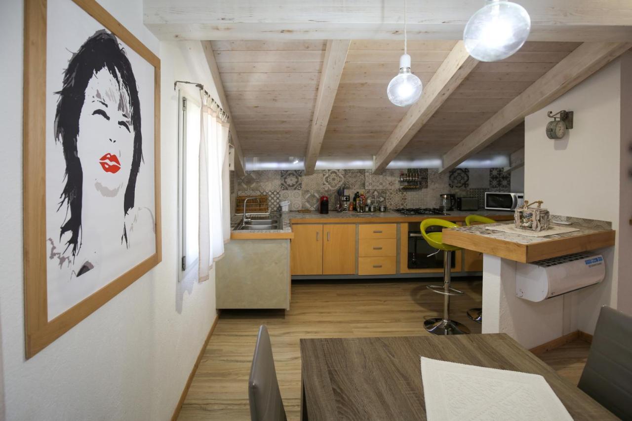 Mansarda Daila Villa Кастелсардо Екстериор снимка