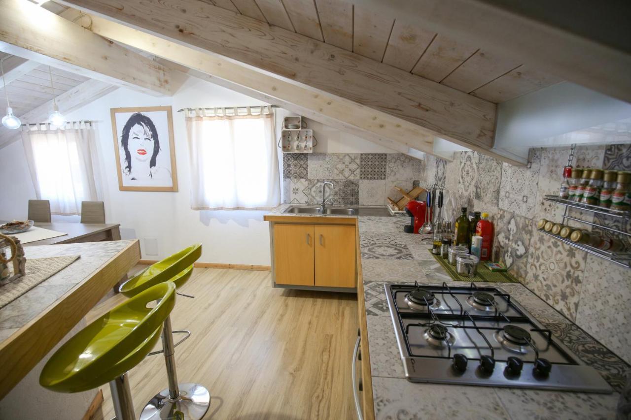 Mansarda Daila Villa Кастелсардо Екстериор снимка